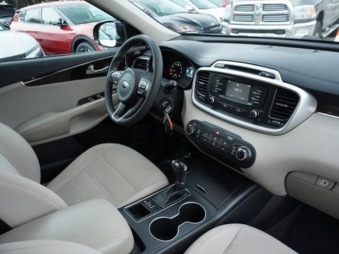 Used 2017 Kia Sorento LX image 24