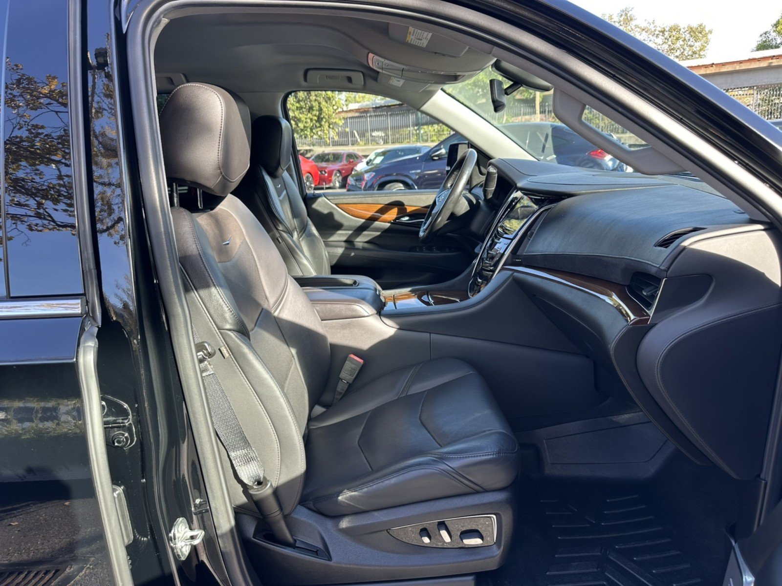 Used 2020 Cadillac Escalade ESV 2WD image 20