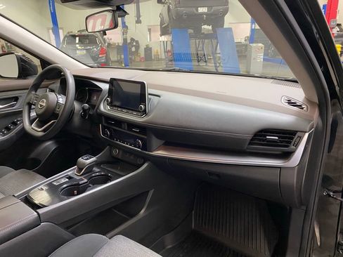 Used 2023 Nissan Rogue SV FWD image 16