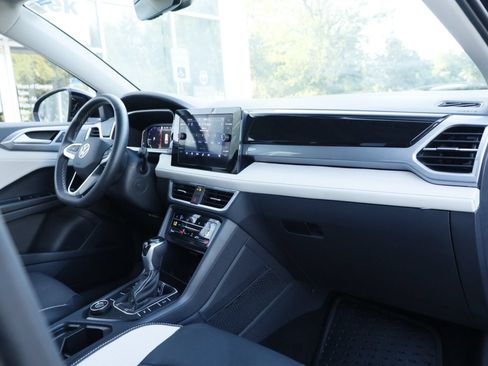 Certified 2025 Volkswagen Taos SEL AWD/4WD image 20