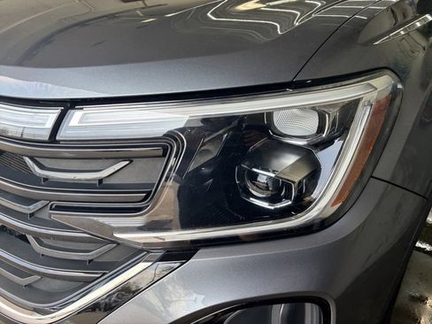 Used 2024 Volkswagen Atlas Cross Sport SE AWD/4WD image 7