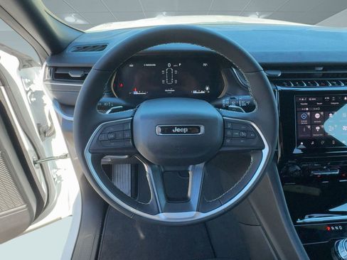 New 2025 Jeep Grand Cherokee L Altitude image 15