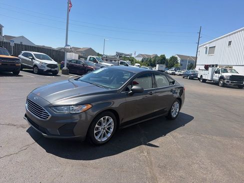 Used 2019 Ford Fusion SE FWD image 3