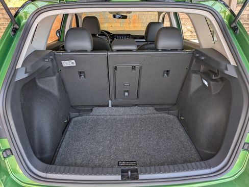 Used 2025 Volkswagen Taos SE FWD image 19
