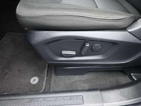 Used 2023 Ford Explorer XLT RWD image 9
