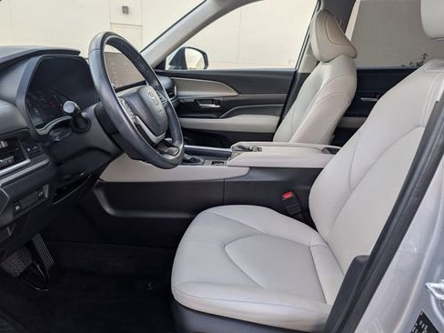 Used 2024 Toyota Grand Highlander XLE image 26