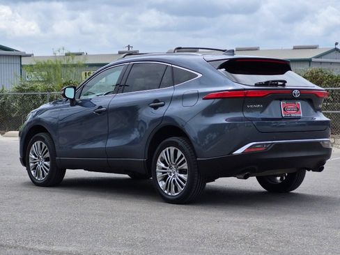 Used 2023 Toyota Venza XLE AWD/4WD image 3