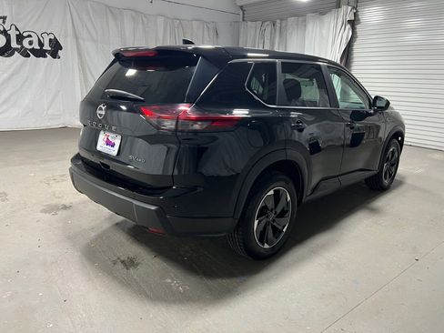 Used 2024 Nissan Rogue SV image 7