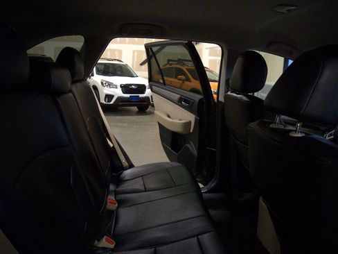 Used 2017 Subaru Outback 2.5i Premium image 11