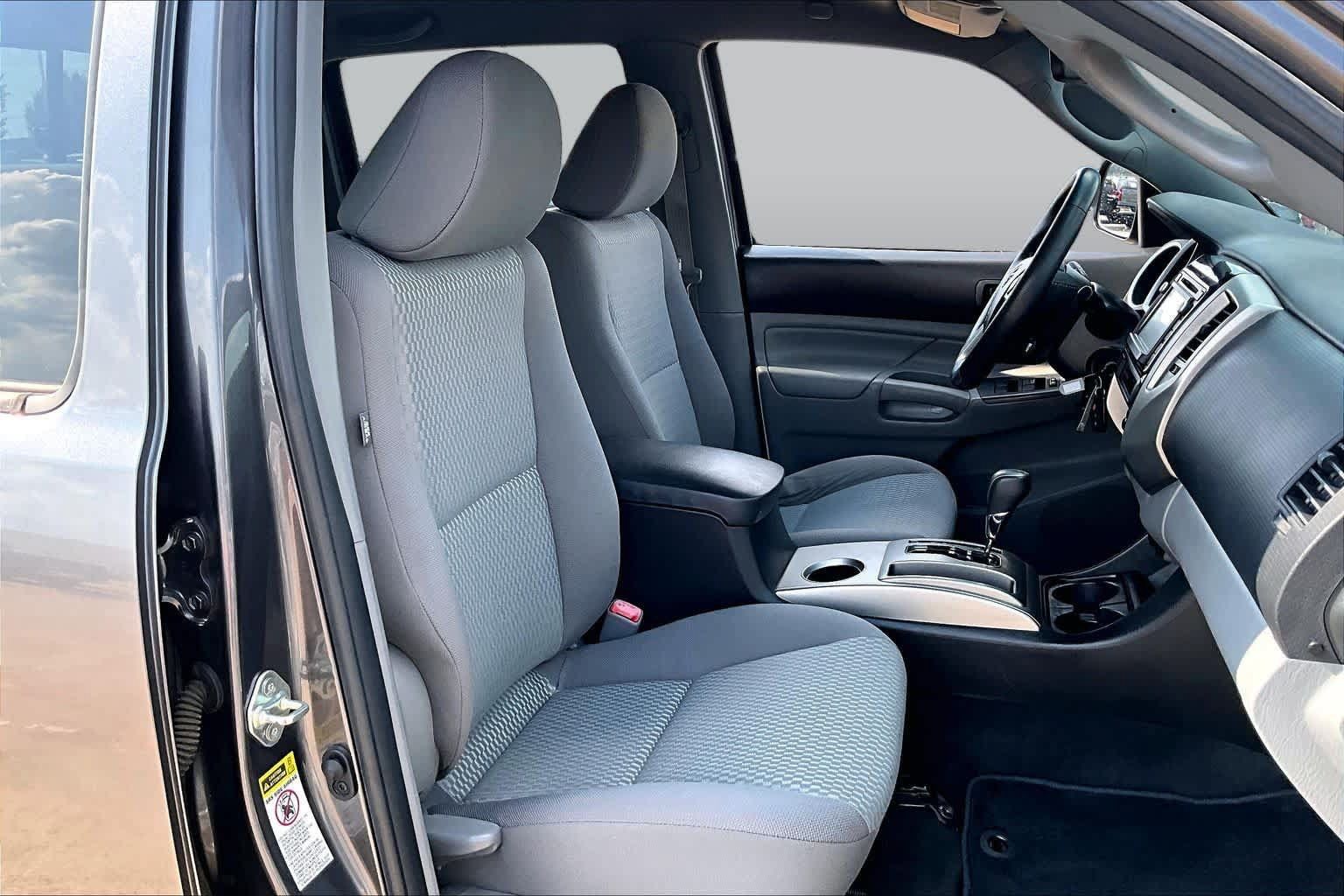 Used 2015 Toyota Tacoma PreRunner w/ SR5 Package RWD image 9