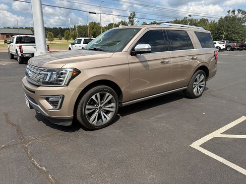 Used 2020 Ford Expedition Platinum AWD/4WD image 2