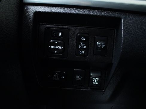 Used 2019 Toyota Tundra SR5 AWD/4WD image 19