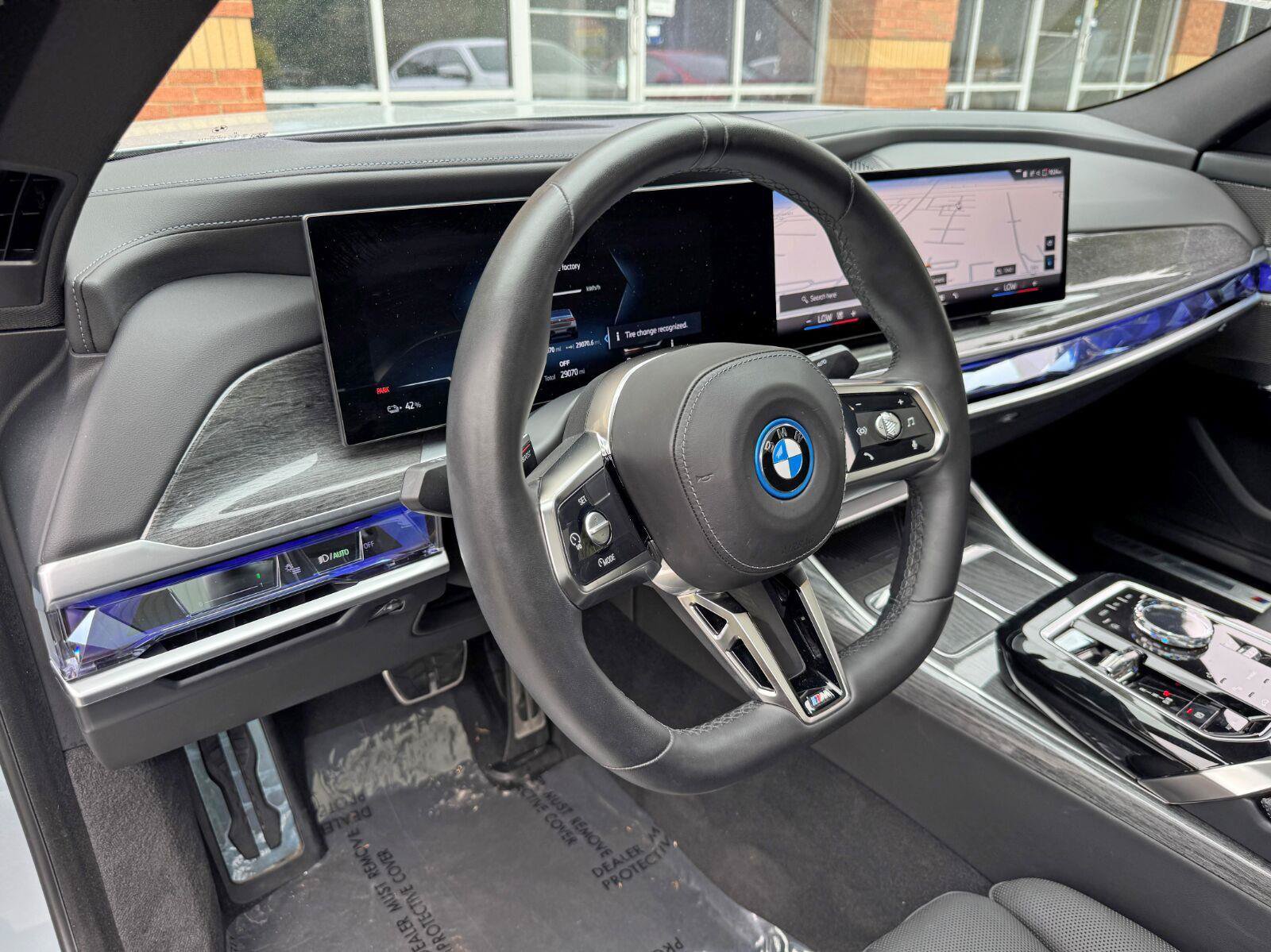 Used 2023 BMW i7 xDrive60 w/ Parking Assistance Package AWD/4WD image 14