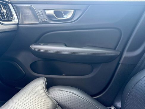 Used 2025 Volvo V60 B5 Cross Country Ultra w/ Climate Package image 22