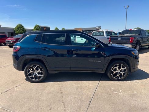 Used 2024 Jeep Compass Limited image 5