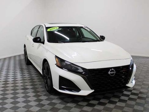 Used 2023 Nissan Altima 2.5 SR w/ SR Premium Package AWD/4WD image 8