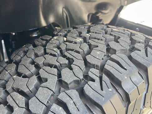 Used 2025 Jeep Wrangler Rubicon AWD/4WD image 12