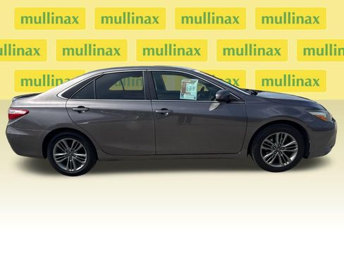 Used 2017 Toyota Camry SE FWD image 2