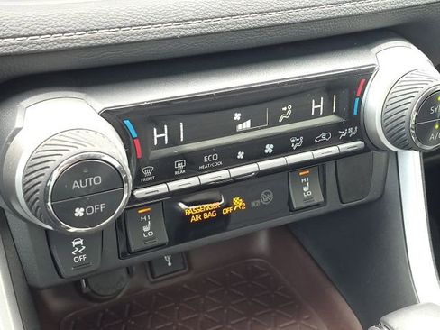 Used 2021 Toyota RAV4 Limited image 34