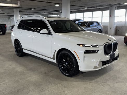 Certified 2025 BMW X7 xDrive40i w/ Premium Package image 2