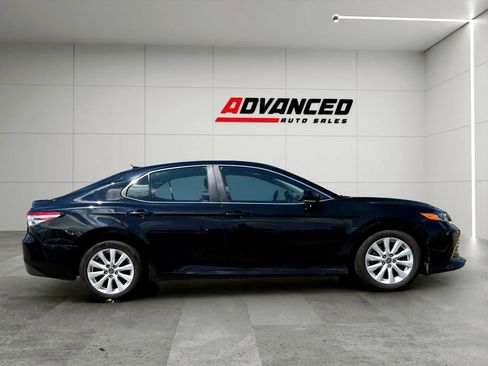Used 2020 Toyota Camry LE w/ Convenience Package FWD image 9