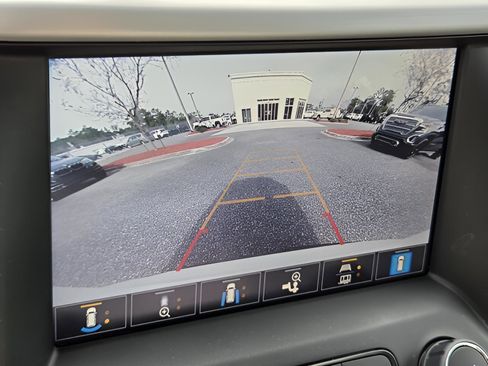 Used 2023 GMC Acadia SLT w/ Technology Package image 21