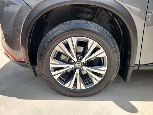 Used 2021 Nissan Rogue SV w/ Premium Package FWD image 32