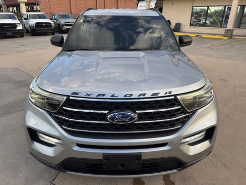 Used 2020 Ford Explorer XLT w/ Equipment Group 202A image 5