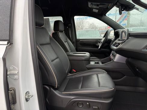Used 2024 GMC Yukon SLT image 29