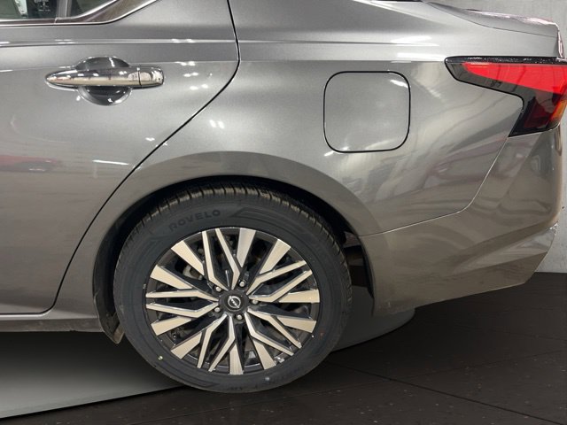 Used 2025 Nissan Altima 2.5 SV FWD image 27