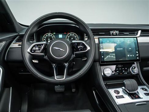 Used 2026 Jaguar F-PACE R-Dynamic S AWD/4WD image 17