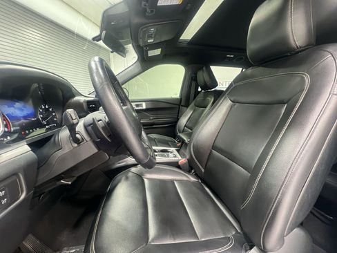 Used 2020 Ford Explorer XLT w/ Equipment Group 202A AWD/4WD image 11
