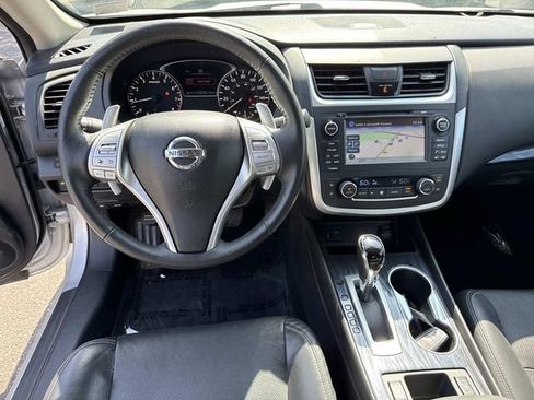 Used 2016 Nissan Altima 3.5 SL FWD image 17