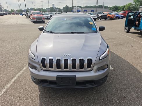 Used 2017 Jeep Cherokee Sport AWD/4WD image 8
