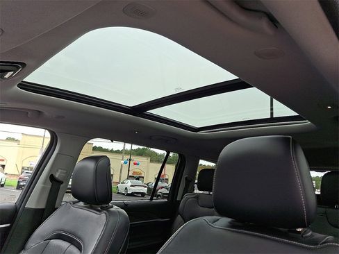 Used 2022 Jeep Grand Cherokee L Limited w/ Luxury Tech Group II image 15