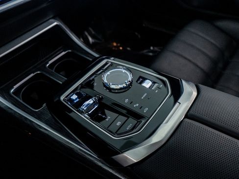 Used 2024 BMW 760i xDrive w/ Executive Package image 36