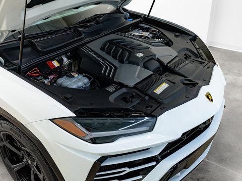 Used 2021 Lamborghini Urus image 39