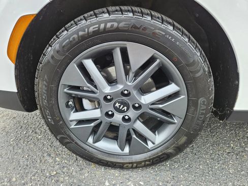 Used 2021 Kia Soul EX FWD image 8