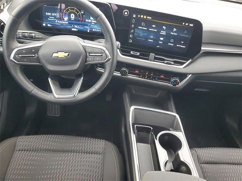 Certified 2025 Chevrolet Equinox LT image 11