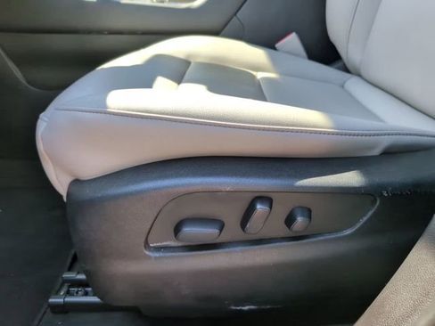 Certified 2023 Cadillac XT4 Luxury w/ Cold Weather Package AWD/4WD image 18