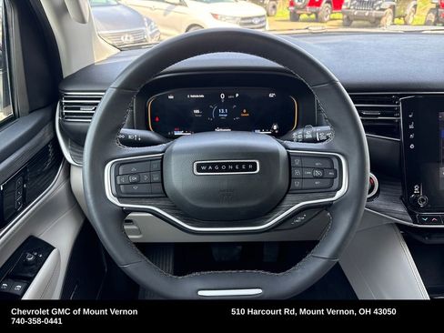 Used 2023 Jeep Wagoneer L Series II AWD/4WD image 17