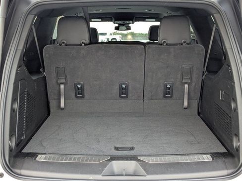 Used 2025 Chevrolet Suburban RST RWD image 6