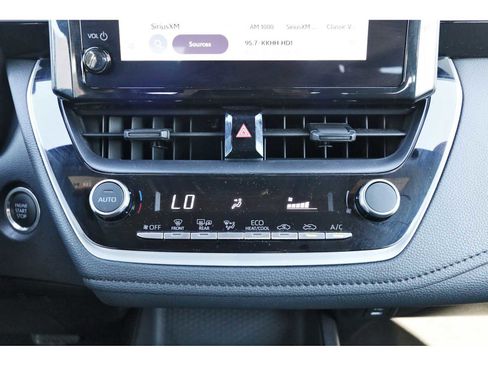 Used 2025 Toyota Corolla SE image 24