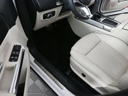 Used 2025 Mercedes-Benz GLB 250 image 7