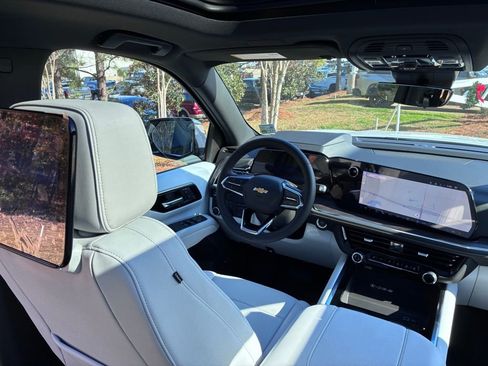 New 2026 Chevrolet Suburban Premier image 21