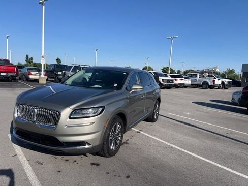 Used 2023 Lincoln Nautilus FWD image 3