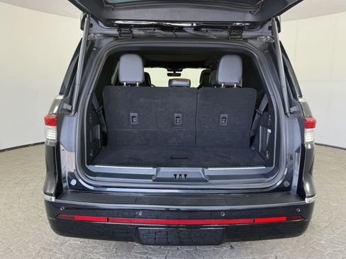 Used 2023 Lincoln Navigator Reserve AWD/4WD image 7