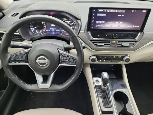 Used 2023 Nissan Altima 2.5 SV w/ SV Premium Package image 22