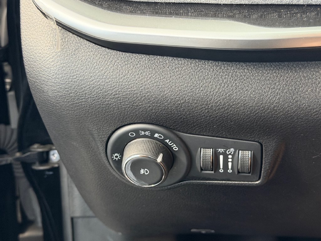 Used 2024 Jeep Compass Latitude AWD/4WD image 26