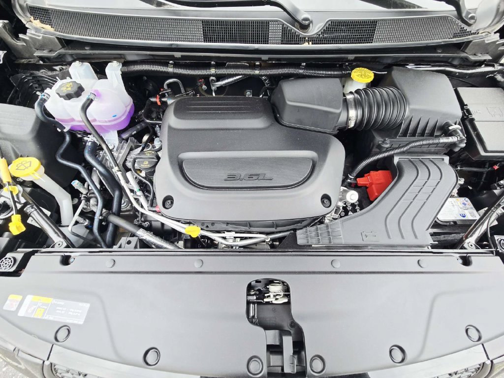 New 2026 Chrysler Pacifica Select w/ S Appearance Package FWD image 11
